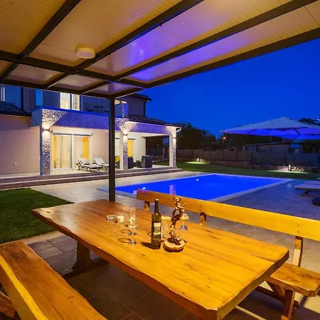 Casa Copa Nedescina