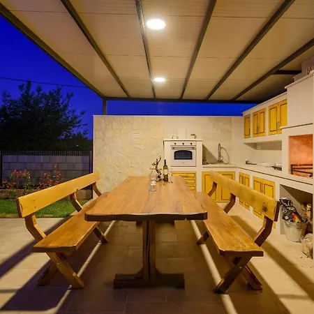 Casa Copa Nedescina